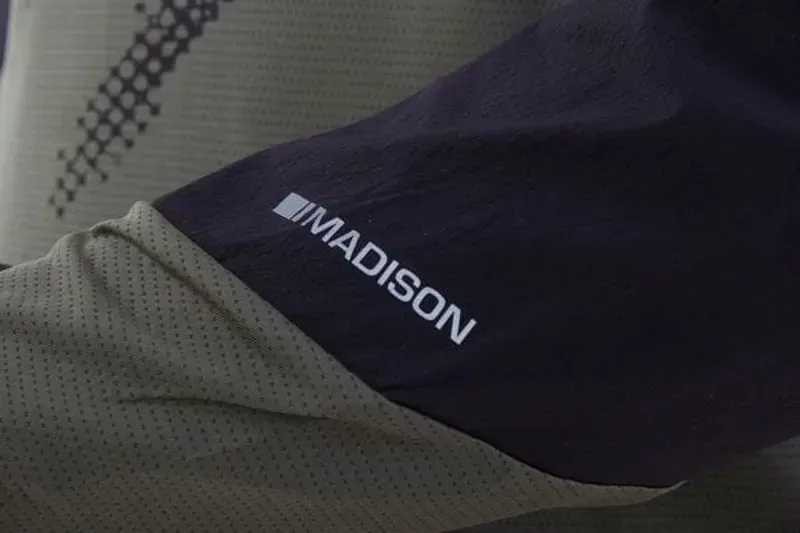 Madison Flux Men's Long Sleeve Trail Jersey In Midnight Green/Black-2